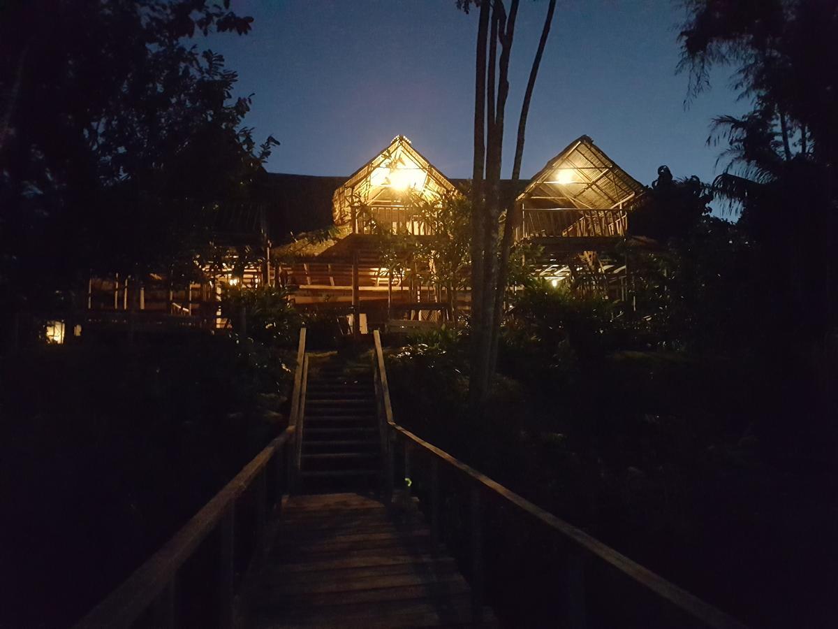 Tres Chimbadas Lake Lodge Tambopata Exteriör bild